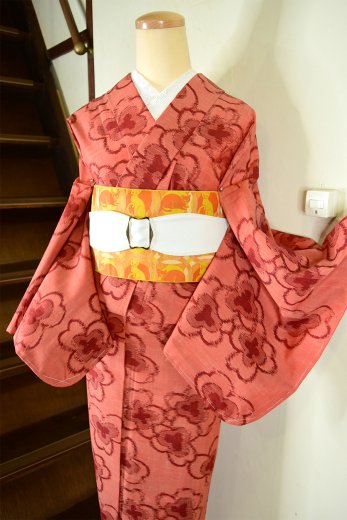 浅緋色にクローバのようなフラワーデザイン愛らしいウール紬単着物