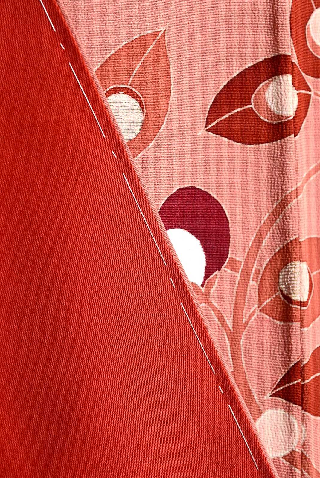 コーラルストライプに花と実の装飾模様美しい正絹袷付下げ着物