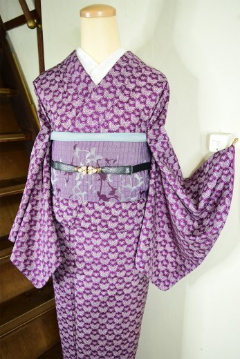 古代紫に蝶々並び文様美しい正絹小紋袷着物