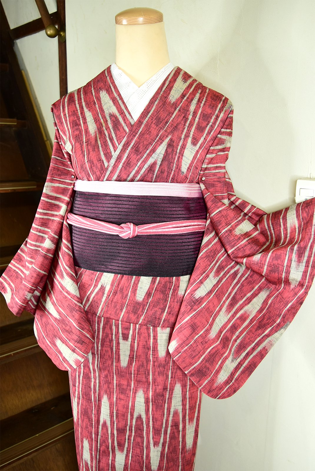 紅梅色に大正ロマン壺垂れ文様美しいウール単着物 - アンティーク着物