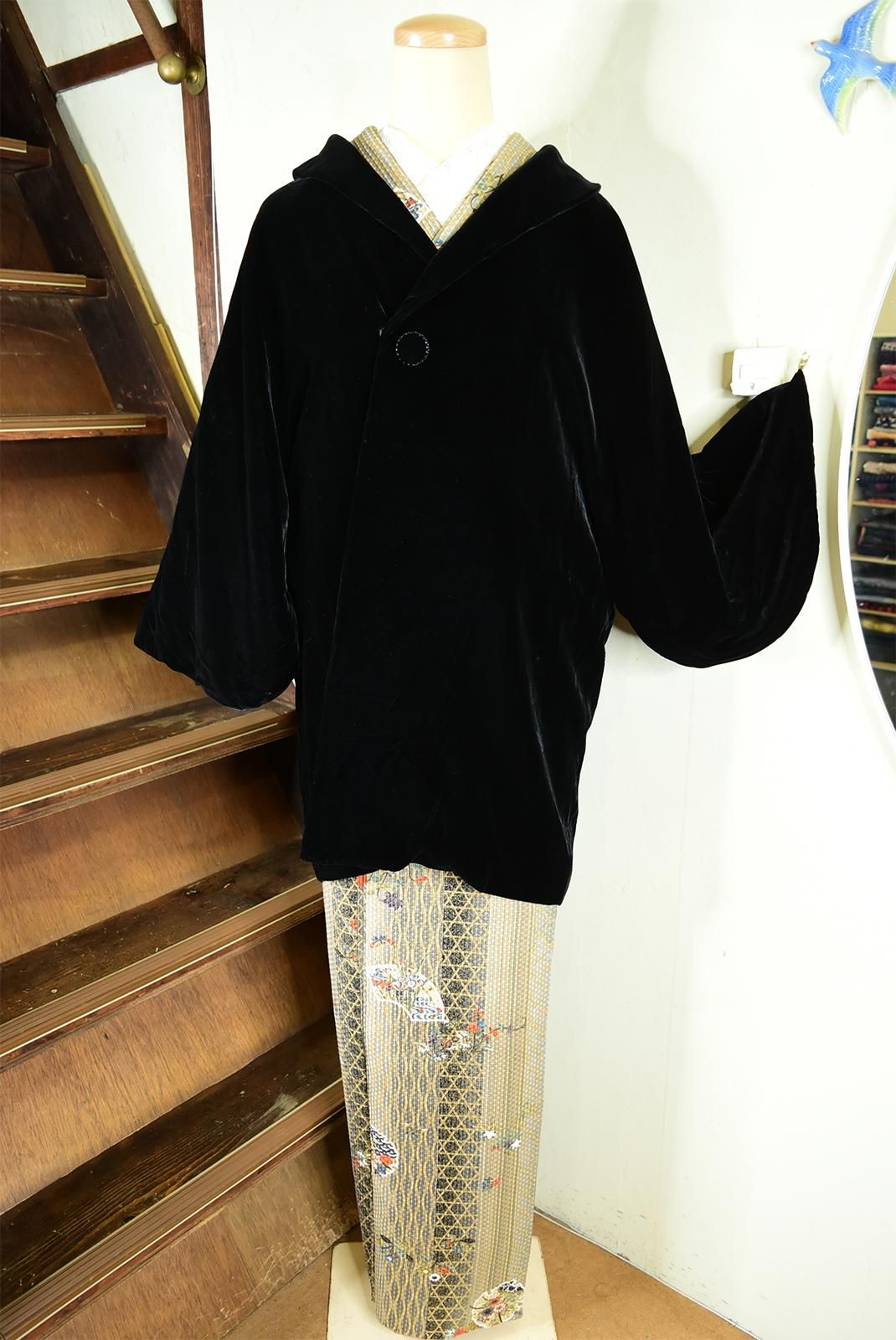 出品今日まで！ヴィンテージ ベルベットコート 着物 洋服にも 黒 着物コート 和装コート 防寒 黒 ベルベット ヘチマえり