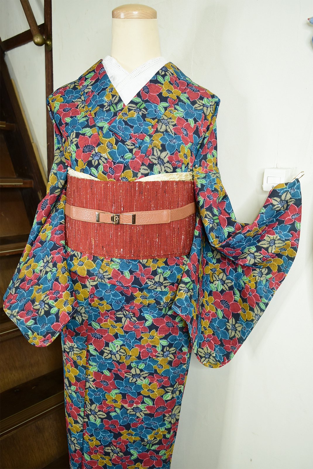 プルシアンブルーにカラフルフラワー美しいウール紬単着物 - アンティーク着物・リサイクル着物のオンラインショップ　姉妹屋