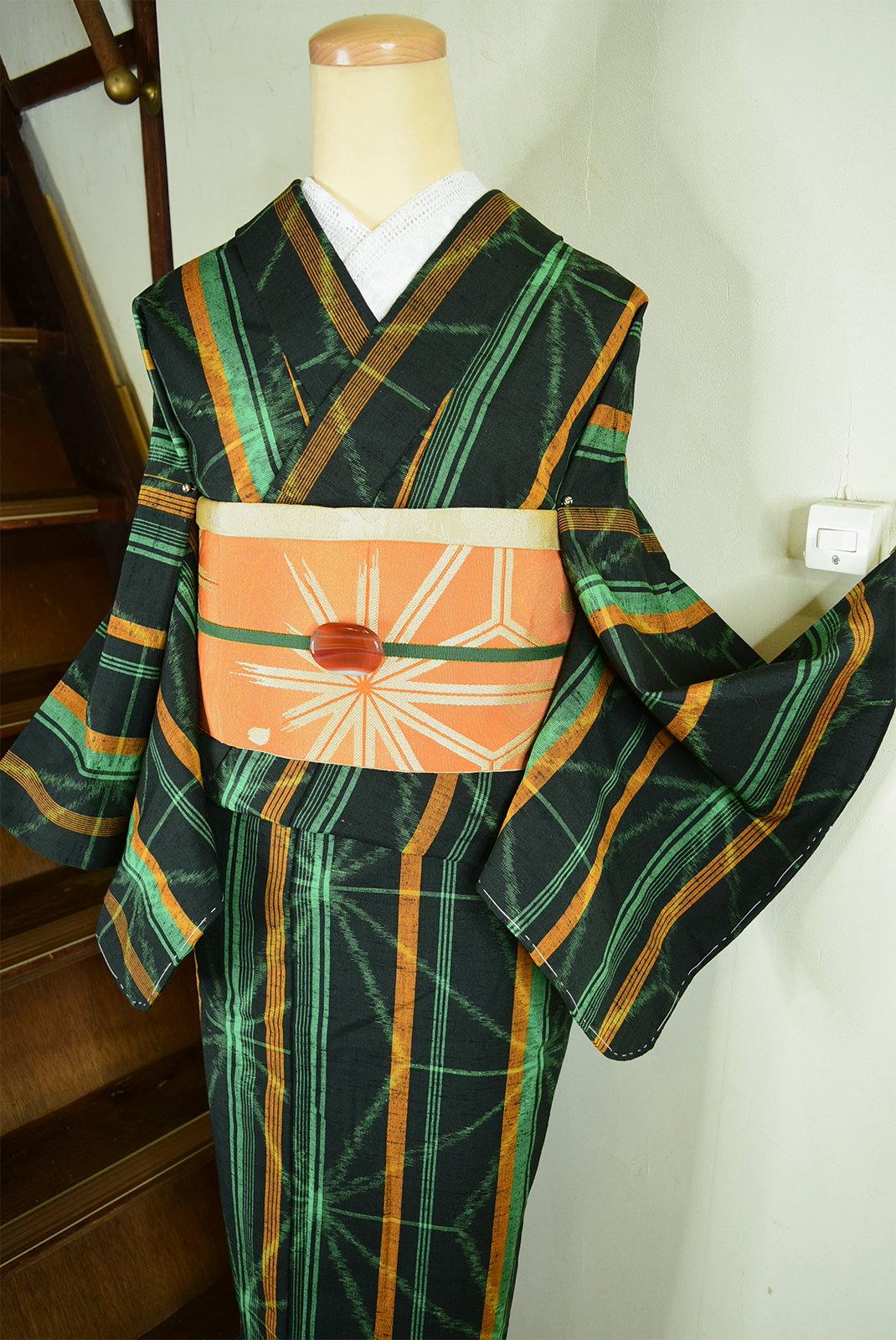 常磐緑に麻の葉と縞文様レトロモダンなウール紬単着物 - アンティーク
