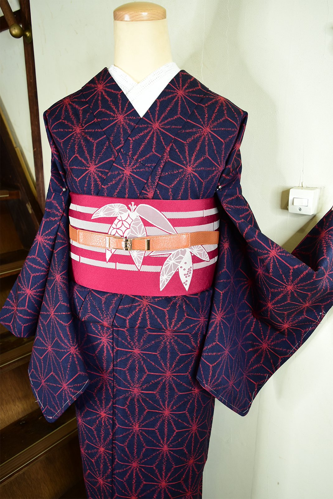 鉄紺と茜色の麻の葉模様小粋なウール紬単着物 - アンティーク着物 