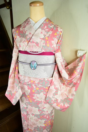 ミスティックルージュにボタニカルデザイン美しい正絹袷着物