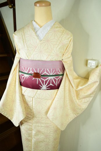 クリーム色にルージュレッドの絣麻の葉美しい正絹紬袷着物