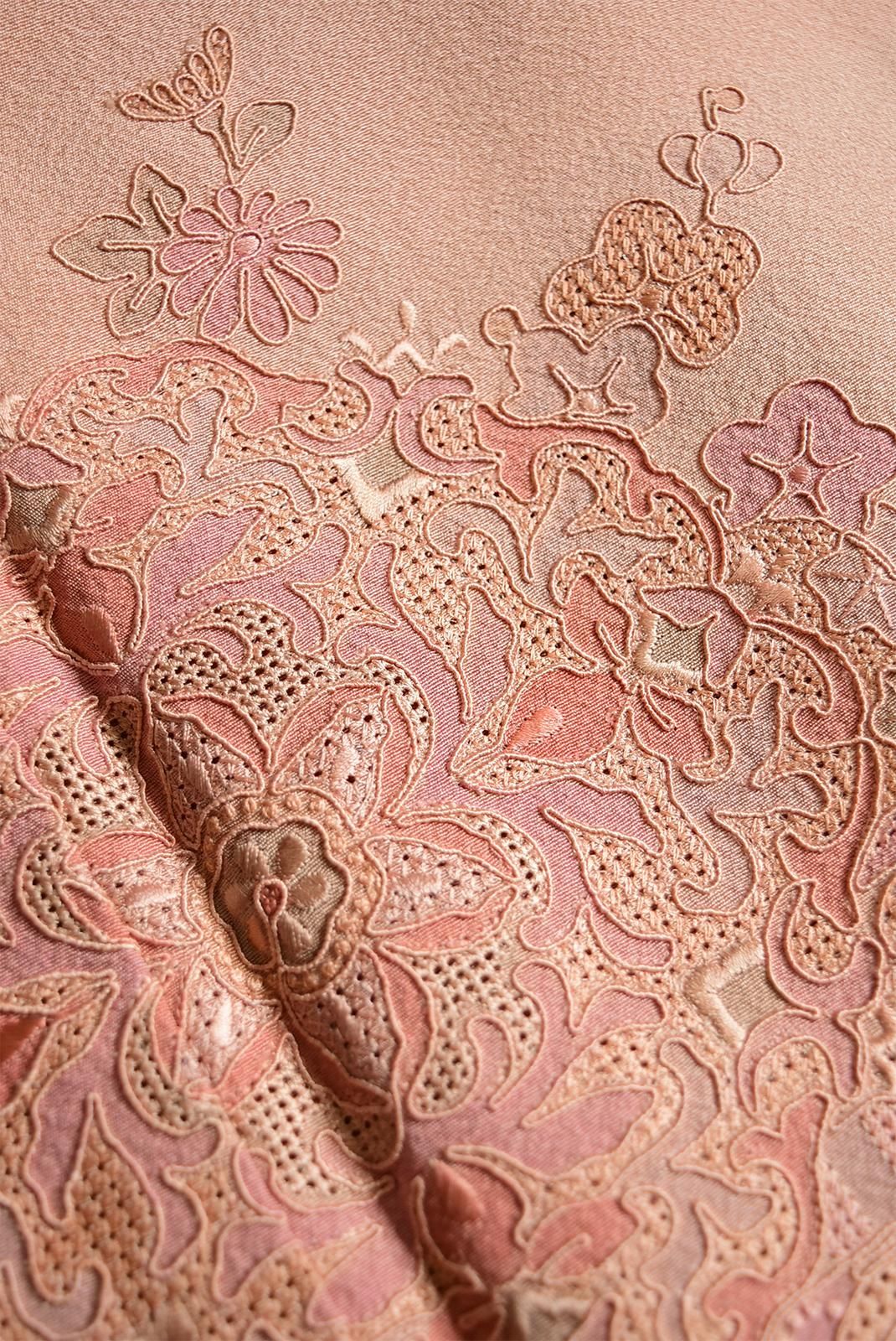 一斤染色スワトウ刺繍アラベスク浮雲古典文様美しい正絹付下げ