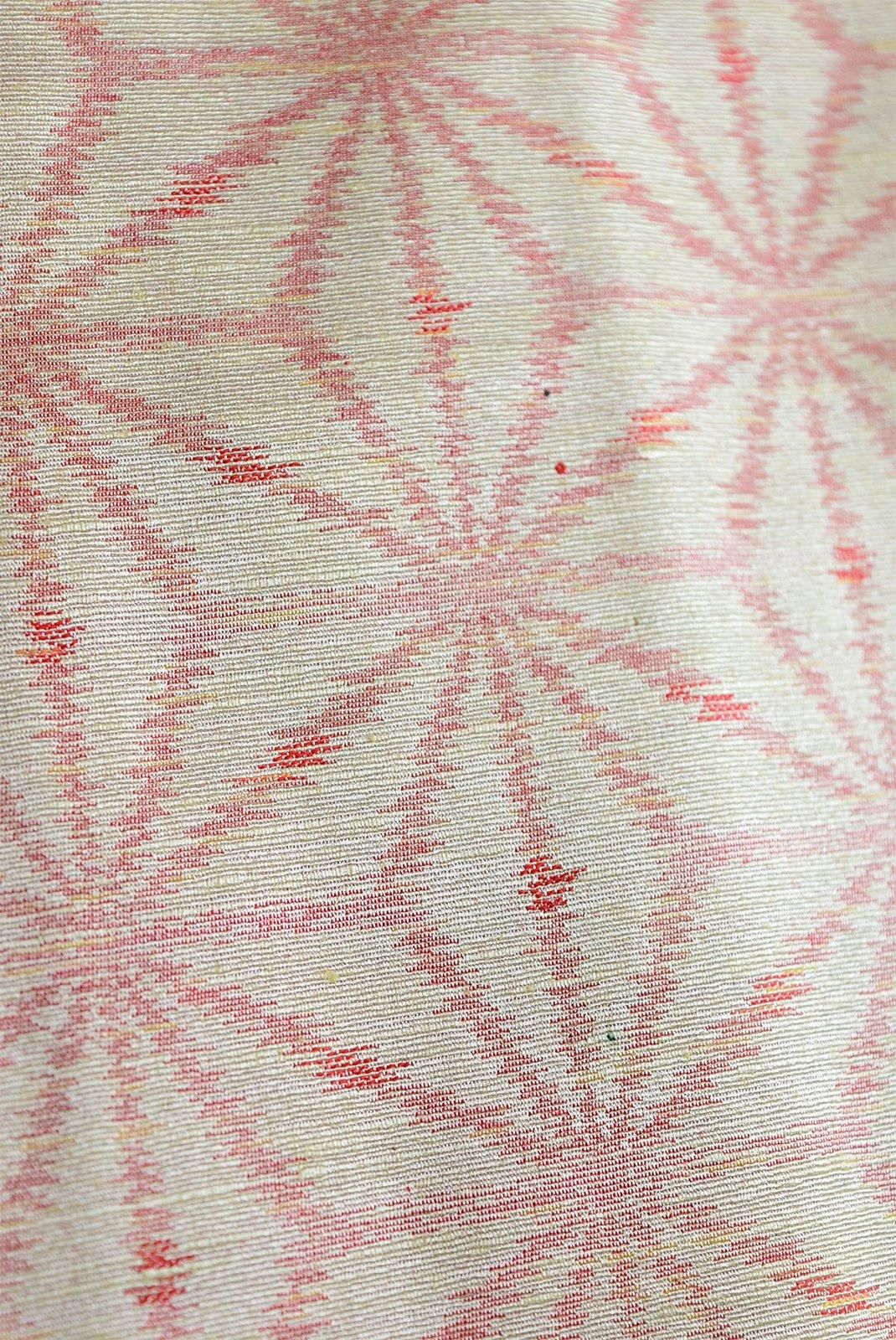 薄香色地に緋色麻の葉美しい紬調シルクウール単着物 薄香色地に緋色麻の葉美しい紬調シルクウール単着物