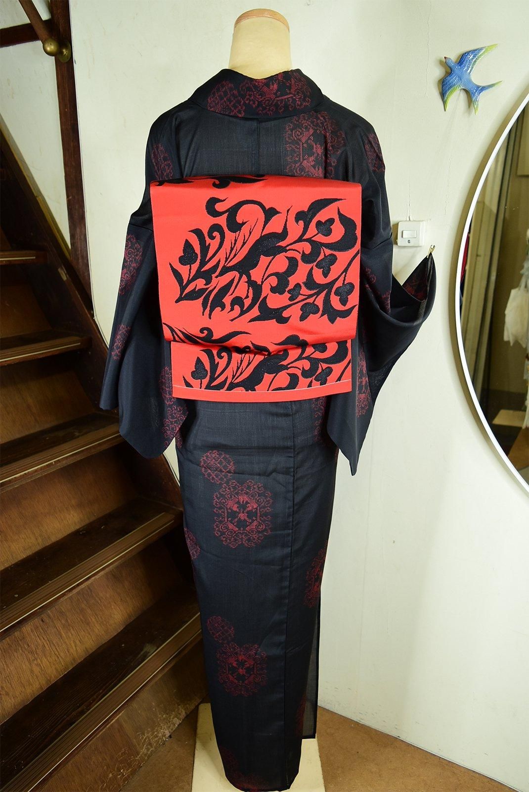 赤と黒の鹿アラベスク美しい開き名古屋帯 - アンティーク着物