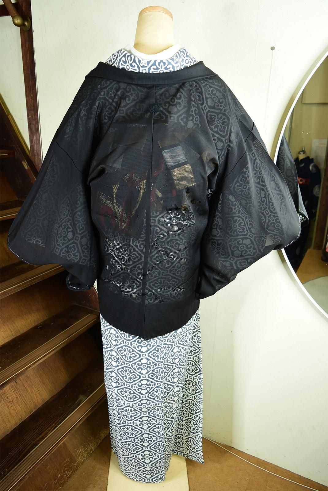 黒地 鷲と花模様 着物 絹製 黒地 椿柄 正絹振袖【220】 – SAKURA TOKYO