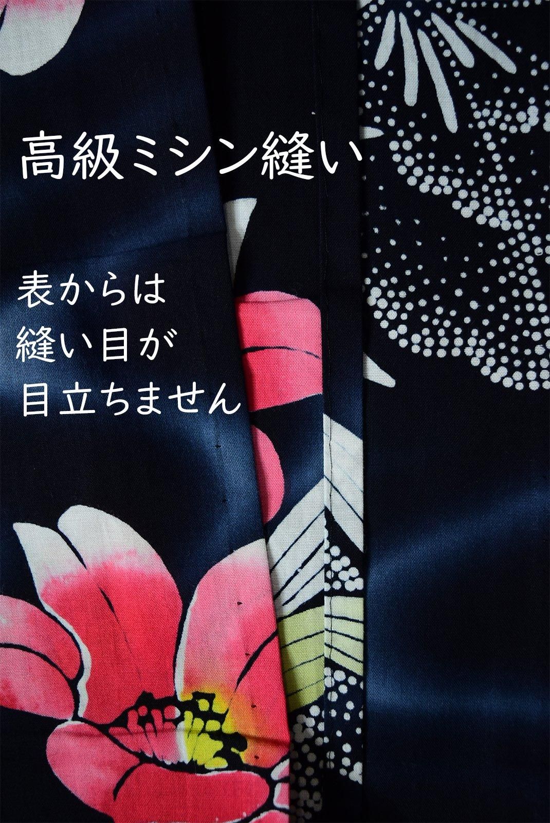 黒の地に、朱赤で描かれました蝶がインパクトある絵模様を見せる注染めの浴衣です 黒の地に、朱赤で描かれました蝶がインパクトある絵模様を見せる