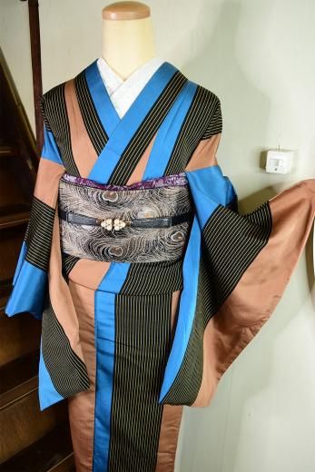 黒地に孔雀の羽模様着物 帯セット（黒地にきらめく孔雀の羽根
