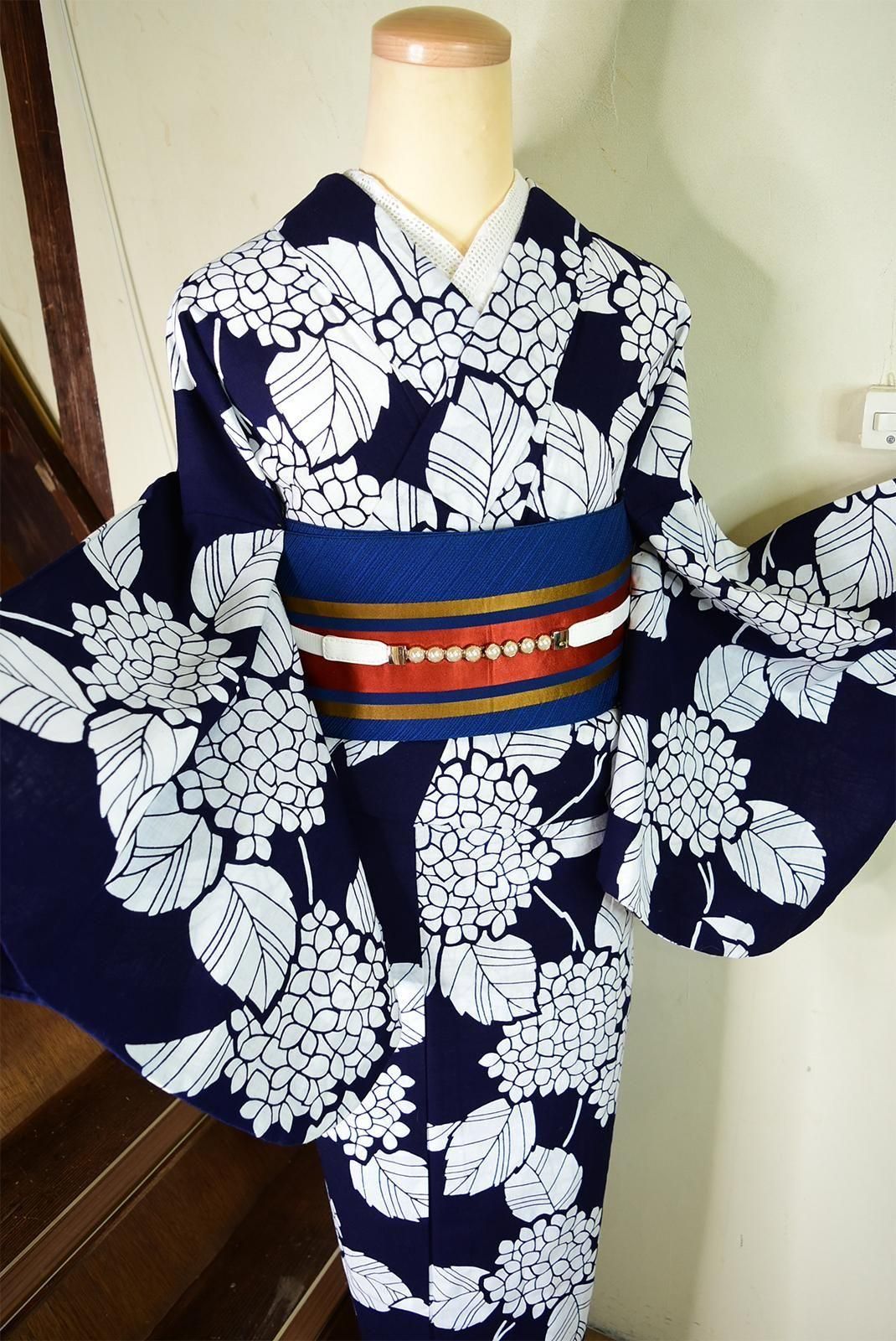 ★青×白★紫陽花★ビンテージ注染浴衣 紺地に白の紫陽花が清々しく美しいビンテージ注染浴衣