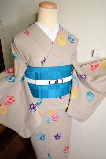 <img class='new_mark_img1' src='https://img.shop-pro.jp/img/new/icons6.gif' style='border:none;display:inline;margin:0px;padding:0px;width:auto;' />ベージュ地にカラフルなテントウムシが愛らしいビンテージ注染浴衣