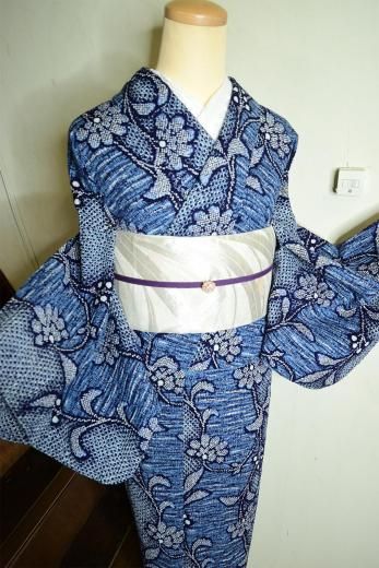 <img class='new_mark_img1' src='https://img.shop-pro.jp/img/new/icons6.gif' style='border:none;display:inline;margin:0px;padding:0px;width:auto;' />藍色アラベスクよろけ縞揺れる総絞り風リップル浴衣