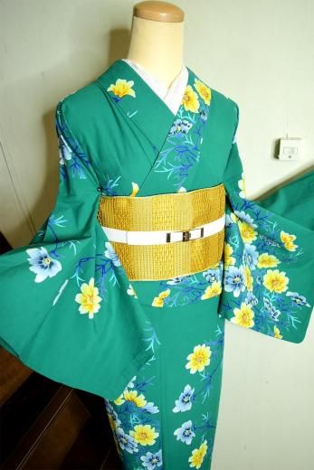 <img class='new_mark_img1' src='https://img.shop-pro.jp/img/new/icons6.gif' style='border:none;display:inline;margin:0px;padding:0px;width:auto;' />グリーンにビンテージテイストのフラワーモチーフがフレンチシックな注染浴衣