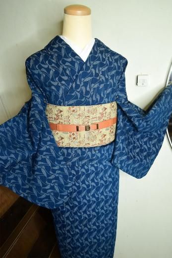 <img class='new_mark_img1' src='https://img.shop-pro.jp/img/new/icons6.gif' style='border:none;display:inline;margin:0px;padding:0px;width:auto;' />紺と白のグラフィカルなアートパターンモダンな紬調スリーウェイ夏着物浴衣