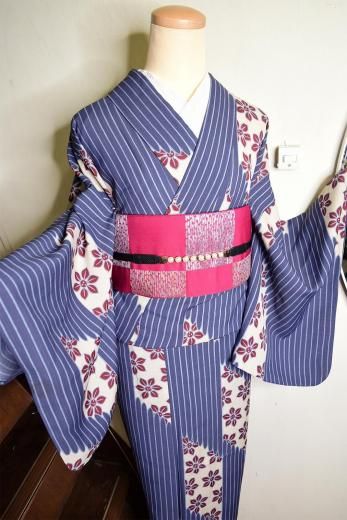 <img class='new_mark_img1' src='https://img.shop-pro.jp/img/new/icons6.gif' style='border:none;display:inline;margin:0px;padding:0px;width:auto;' />薄花鼠の縞に栗茶色の花美しい大正浪漫な高級化繊夏着物浴衣