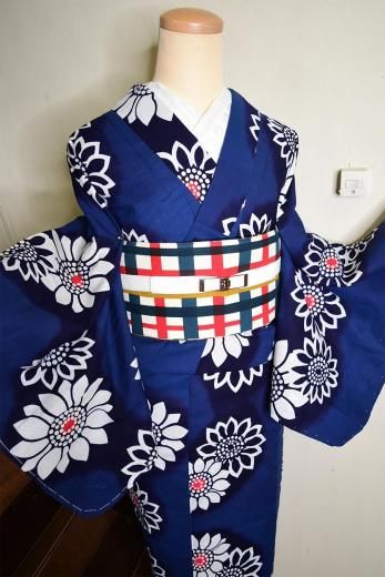 <img class='new_mark_img1' src='https://img.shop-pro.jp/img/new/icons6.gif' style='border:none;display:inline;margin:0px;padding:0px;width:auto;' />ネイビーブルー・トルコロールのフラワーモチーフモダンなビンテージ注染浴衣