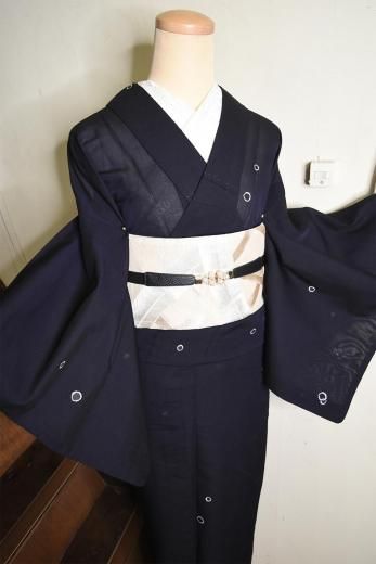<img class='new_mark_img1' src='https://img.shop-pro.jp/img/new/icons6.gif' style='border:none;display:inline;margin:0px;padding:0px;width:auto;' />ブラックネイビーに水泡のような銀の水玉ふわりと浮かぶ正絹夏御召アンティーク夏着物