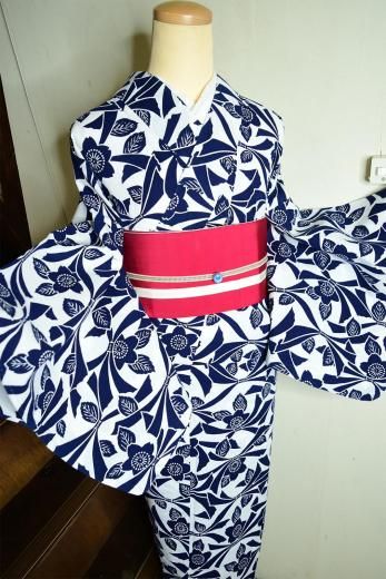 <img class='new_mark_img1' src='https://img.shop-pro.jp/img/new/icons6.gif' style='border:none;display:inline;margin:0px;padding:0px;width:auto;' />白地に紺の熨斗と桜花美しいビンテージ注染浴衣