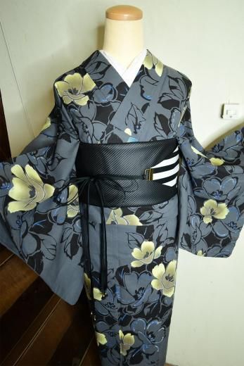<img class='new_mark_img1' src='https://img.shop-pro.jp/img/new/icons6.gif' style='border:none;display:inline;margin:0px;padding:0px;width:auto;' />グレー地にモダンフラワー美しくうかぶビンテージ注染浴衣