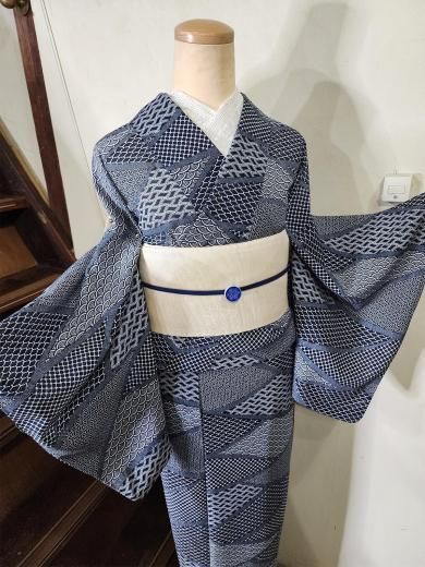 紺と白の鹿の子に藤桐のような古典文様美しい有松鳴海本絞り浴衣