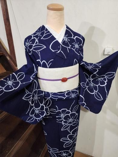 瑠璃のような青の縞にロマンチックフラワー浮かぶ先染め綿紬注染