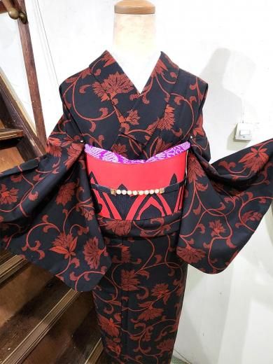 黒赤バイカラーのアラベスクが美しいウール単着物