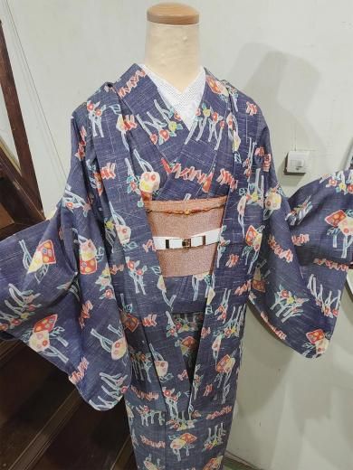 <img class='new_mark_img1' src='https://img.shop-pro.jp/img/new/icons6.gif' style='border:none;display:inline;margin:0px;padding:0px;width:auto;' />杢調アッシュネイビーに北欧アートのような植物モチーフ愛らしいウールアンサンブル(着物と羽織のセット)