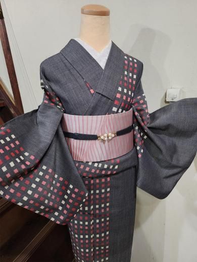 未使用美品 正絹縮緬着物 洗練された白色コーデ 小紋 花七宝 青海波 四季の花々 未使用美品 正絹縮緬着物 洗練された白色コーデ 小紋 花七宝 青海波