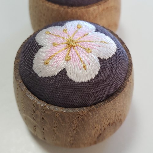 梅の花の小さなピンクッション（韓国刺繍） - POJAGI工房koe 