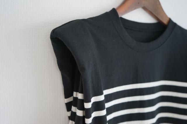 ブラック Tシャツ ショルダーパッド付き ショルダーパットTシャツ – QLOMONO