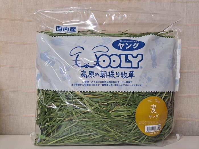 WOOLY 高原の朝採り牧草 麦450g×2 - ペットフード