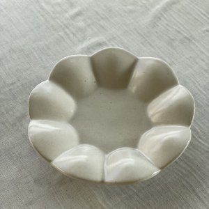 �白釉花皿 