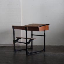 <img class='new_mark_img1' src='https://img.shop-pro.jp/img/new/icons47.gif' style='border:none;display:inline;margin:0px;padding:0px;width:auto;' />Vintage School desk & Bench