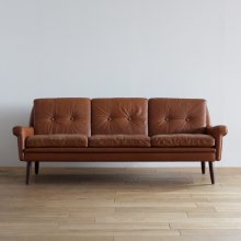 <img class='new_mark_img1' src='https://img.shop-pro.jp/img/new/icons47.gif' style='border:none;display:inline;margin:0px;padding:0px;width:auto;' />Vintage 3Seat sofa