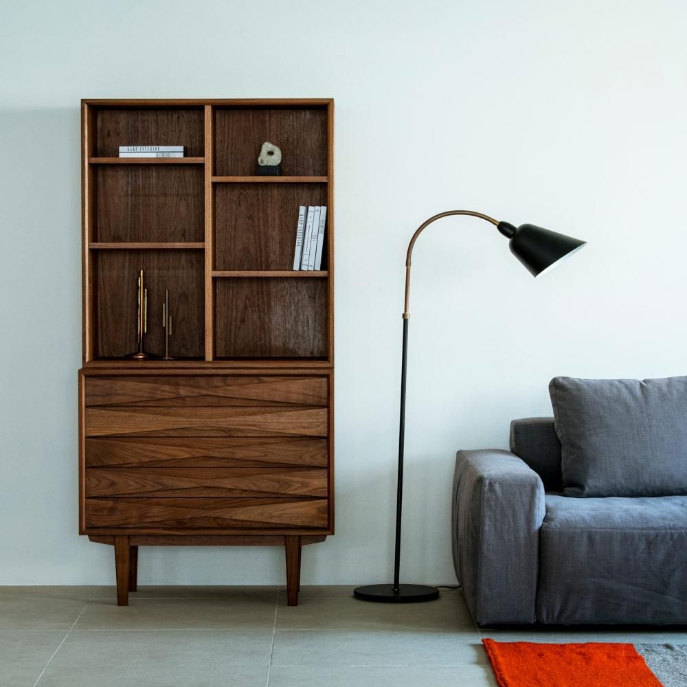 Slope（スロープ）ガラストップキャビネット｜karf・Blackboard