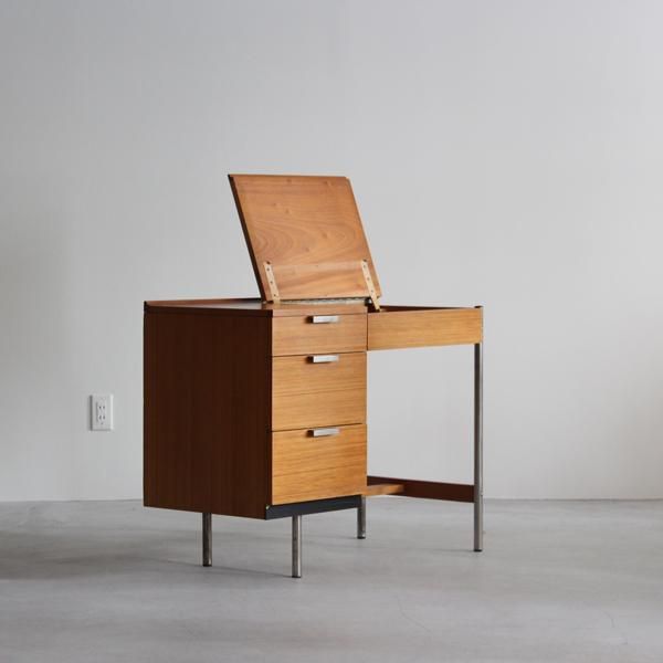 Vintage Desk(STAG Furniture) / John ＆ Sylvia Reid