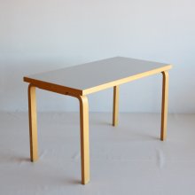 <img class='new_mark_img1' src='https://img.shop-pro.jp/img/new/icons47.gif' style='border:none;display:inline;margin:0px;padding:0px;width:auto;' />Vintage Table / Alvar Aalto, table80 artek