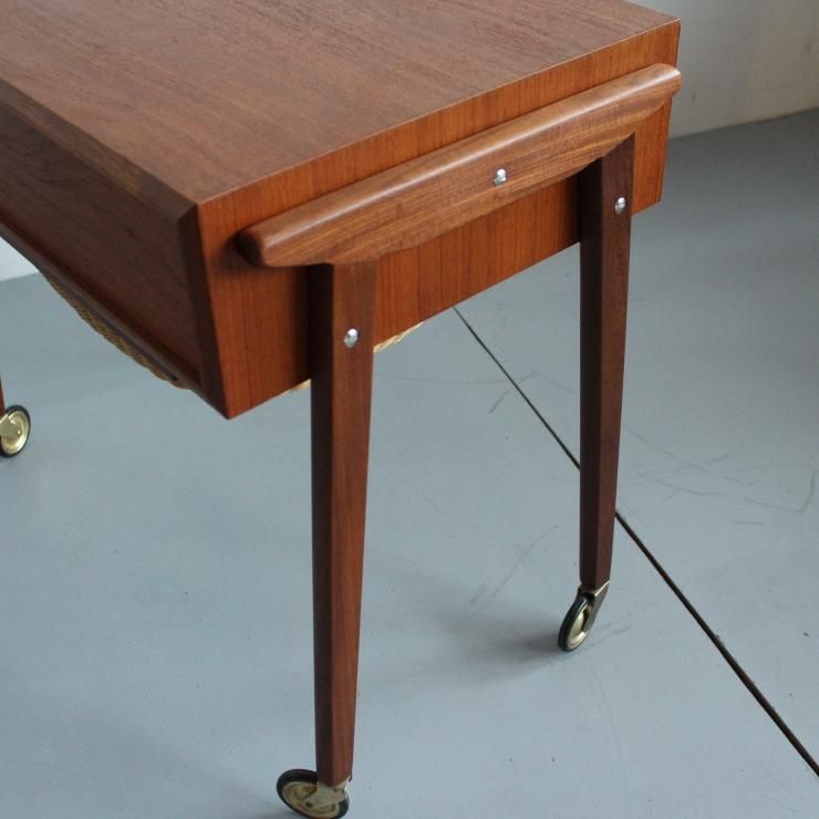 骨董品】作業テーブル 木製 デスク 小学校 家具 ヴィンテージ 骨董品】作業テーブル 木製 デスク 小学校 家具 ヴィンテージ