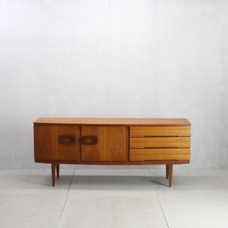 M♦SALE北欧ヴィンテージ 　チーク無垢 　オイル仕上げ　サイドボード M♢SALE北欧ヴィンテージ チーク無垢 オイル仕上げ サイドボード M