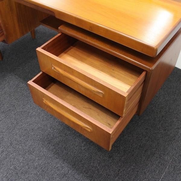 【本物オーク】ビンテージ　木製ドレッサー　鏡台　Dresser たのメル便 Swedish Dresser in Oak ヴィンテージ ドレッサー 鏡台 オーク材