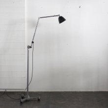 <img class='new_mark_img1' src='https://img.shop-pro.jp/img/new/icons47.gif' style='border:none;display:inline;margin:0px;padding:0px;width:auto;' />Vintage Industrial floor lamp