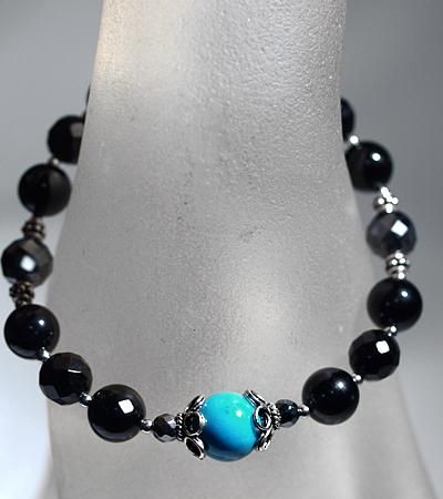 天然ターコイズと黒水晶、ヘマタイトの魔除けデザインブレスレット