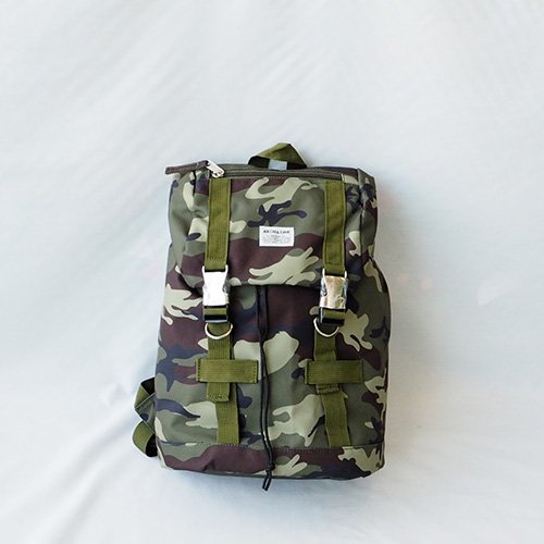 <img class='new_mark_img1' src='https://img.shop-pro.jp/img/new/icons7.gif' style='border:none;display:inline;margin:0px;padding:0px;width:auto;' />UTILITY BAG 　CAMO　Arch&LINE(アーチ＆ライン）