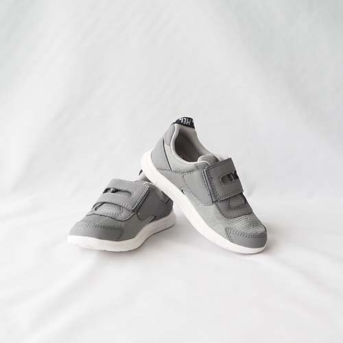 <img class='new_mark_img1' src='https://img.shop-pro.jp/img/new/icons16.gif' style='border:none;display:inline;margin:0px;padding:0px;width:auto;' />MEIIFME KIDS velcro shoes GREY 18.5-21.0cmMEIIFME