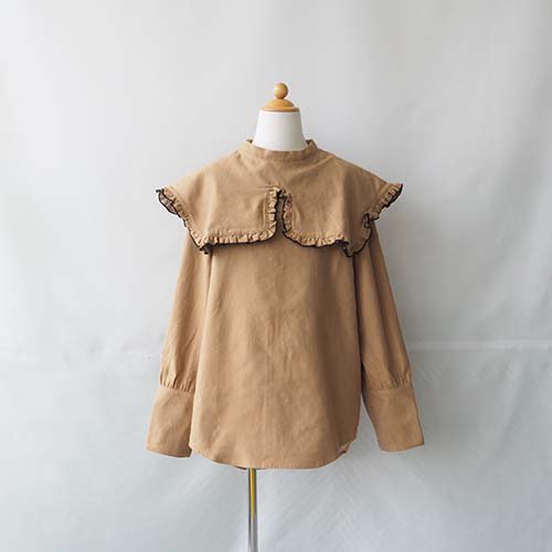 <img class='new_mark_img1' src='https://img.shop-pro.jp/img/new/icons16.gif' style='border:none;display:inline;margin:0px;padding:0px;width:auto;' />big collar twill blouse　 beige　 Ｍ-Ｌ(110-140)　　folk made フォークメイド