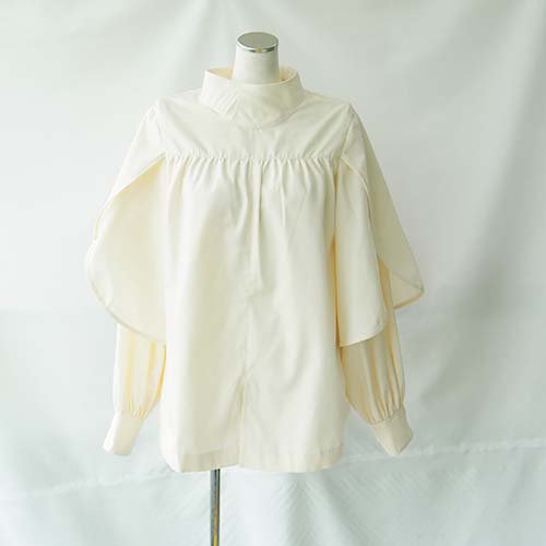 <img class='new_mark_img1' src='https://img.shop-pro.jp/img/new/icons16.gif' style='border:none;display:inline;margin:0px;padding:0px;width:auto;' />Papillon blouse ivory F  ZOZIO  