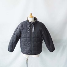 <img class='new_mark_img1' src='https://img.shop-pro.jp/img/new/icons16.gif' style='border:none;display:inline;margin:0px;padding:0px;width:auto;' />DOWNBOA  REVERSIBLE MOUNTAIN JKT BLACKOLIVE  100-140   TAION